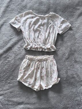 Cream Floral Kids Short Set - Soft Ruffle Top & Elastic Shorts